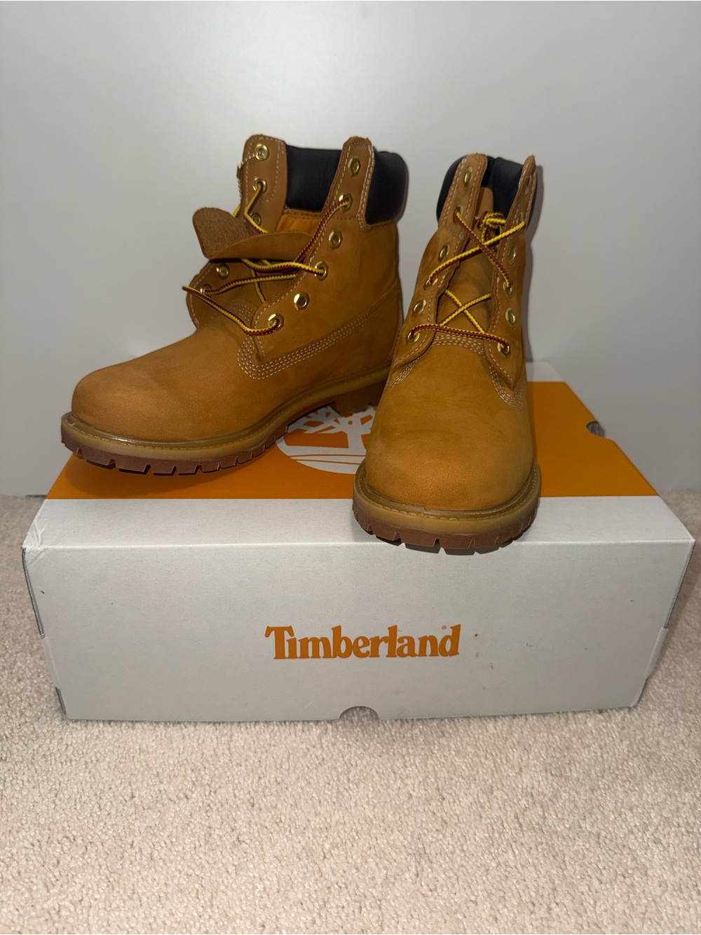 New Never Worn Timberland Women's Wheat Tan 6-Inch Work Boots